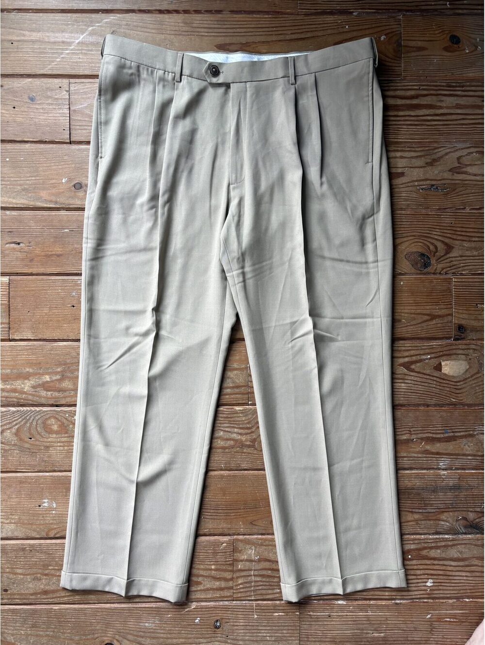 Haggar Men’s Classic Fit Dress Pants 42x30 Khaki Tan Pleated Easy Care
